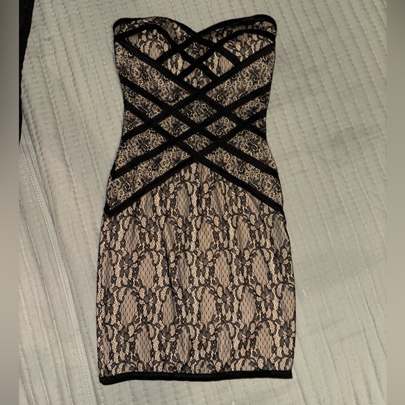 Forever 21 Lace Strapless black dress - Picture 2 of 6